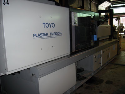 2004 Toyo TM-300H2 Used Injection Molding Machine